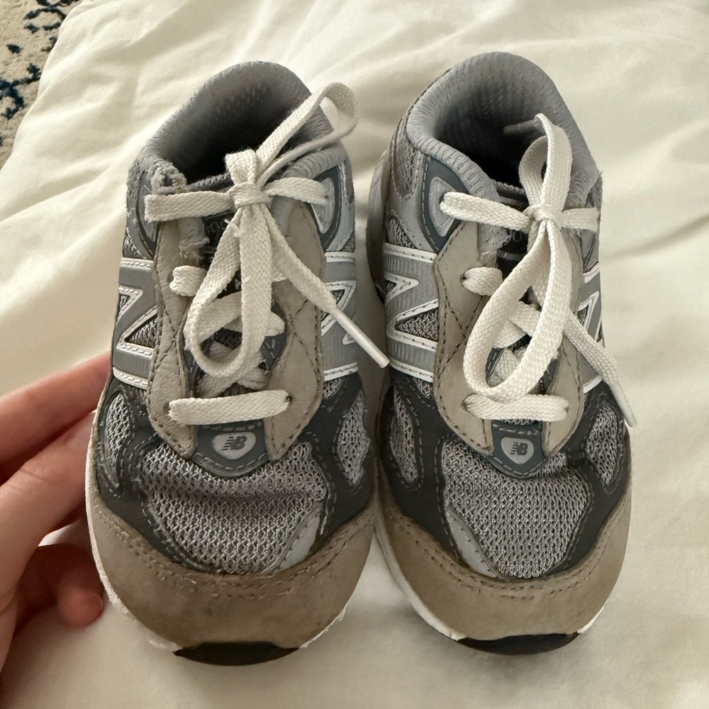 New Balance Kids' 990 V6 Lace-Up Sneaker
